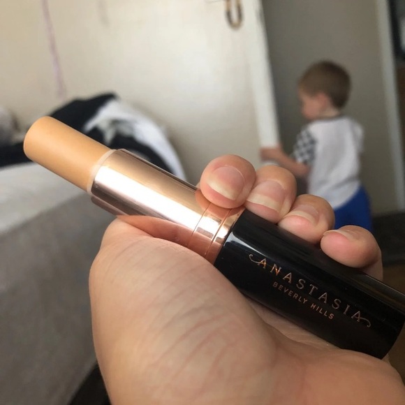 Anastasia Beverly Hills Stick Foundation - Picture 3 of 3